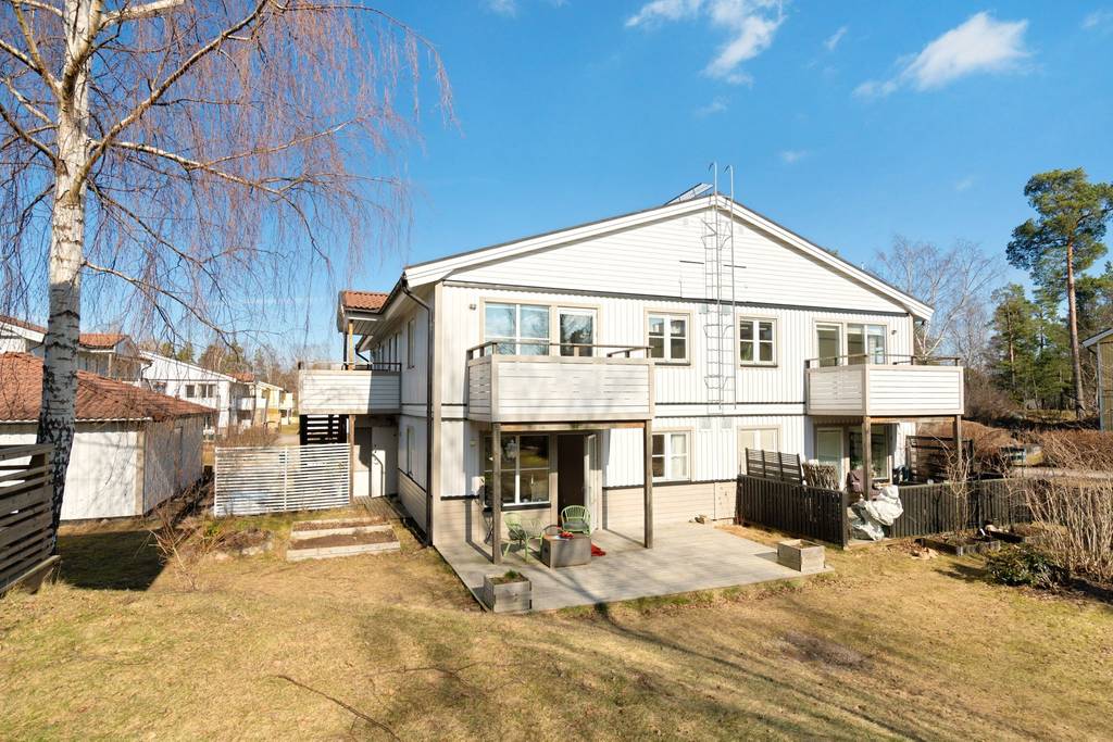 Takomläggning villa. Vendelsö Haninge